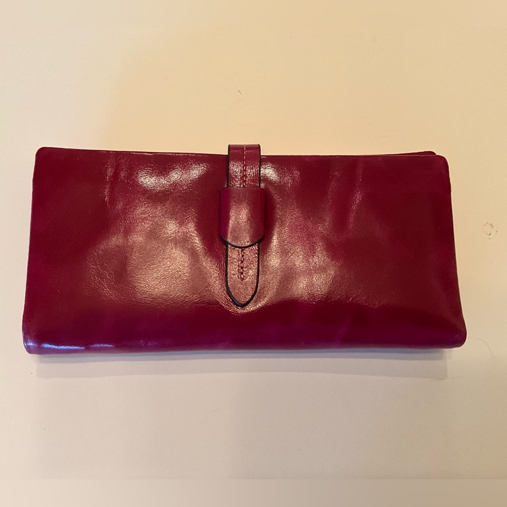 NWOT Maison de Beauté wine leather wallet. Credit card slots, ID slot, zipper.